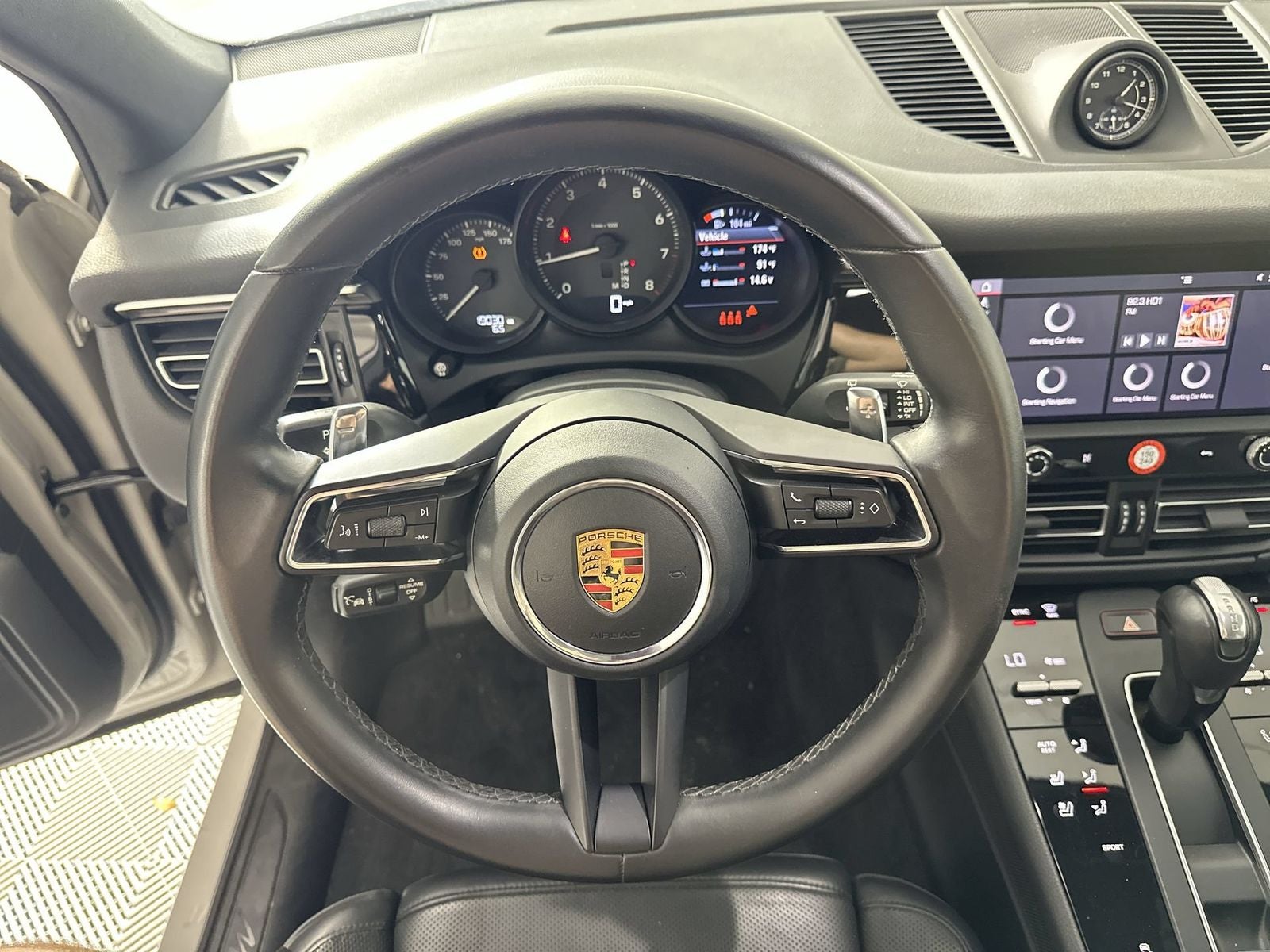2023 Porsche Macan Base