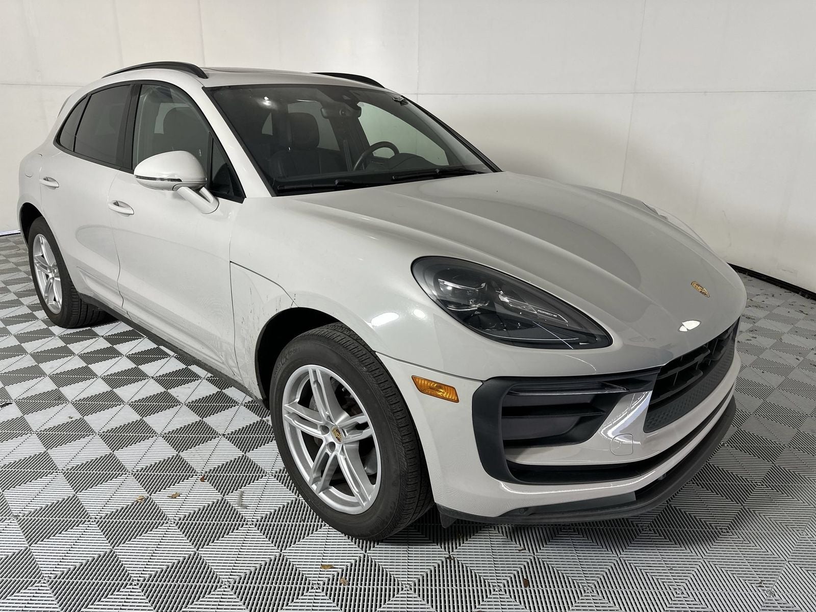 2023 Porsche Macan Base