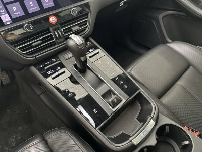 2023 Porsche Macan Base
