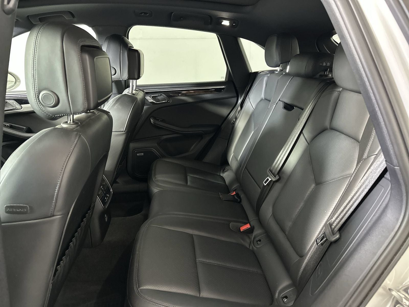 2023 Porsche Macan Base