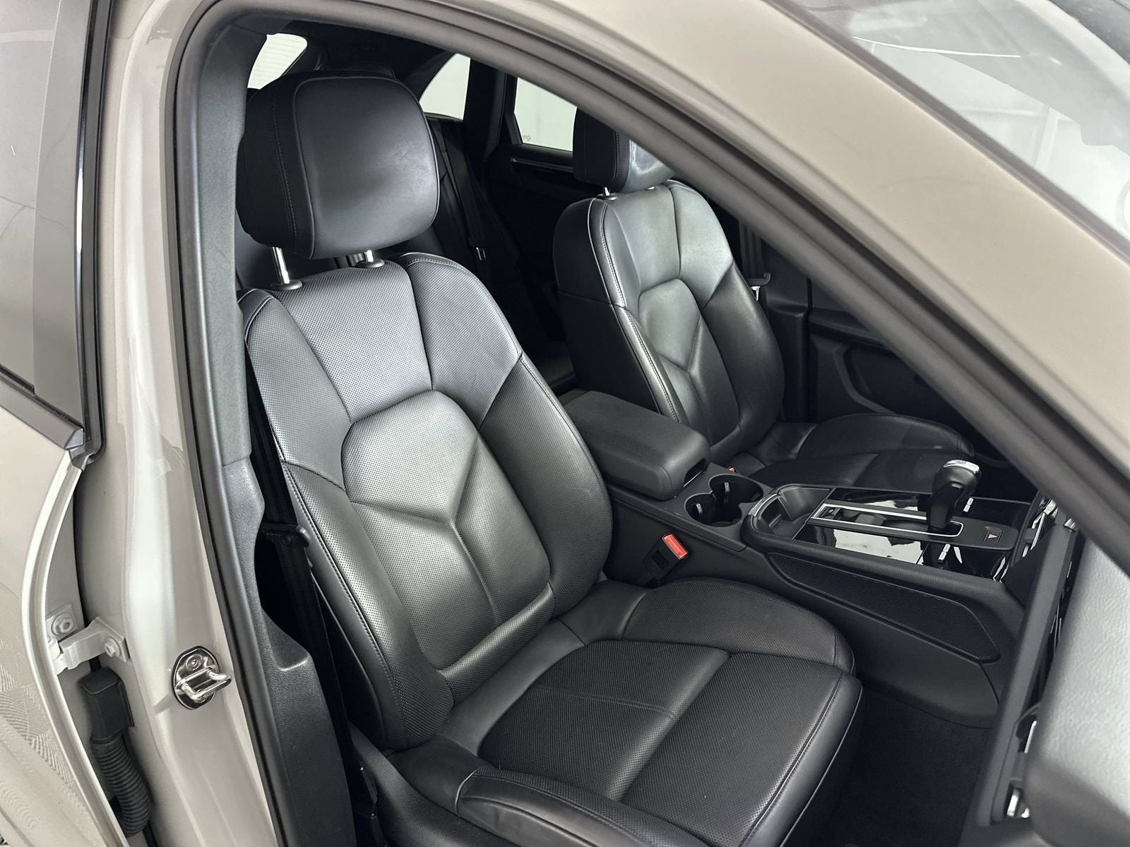 2023 Porsche Macan Base