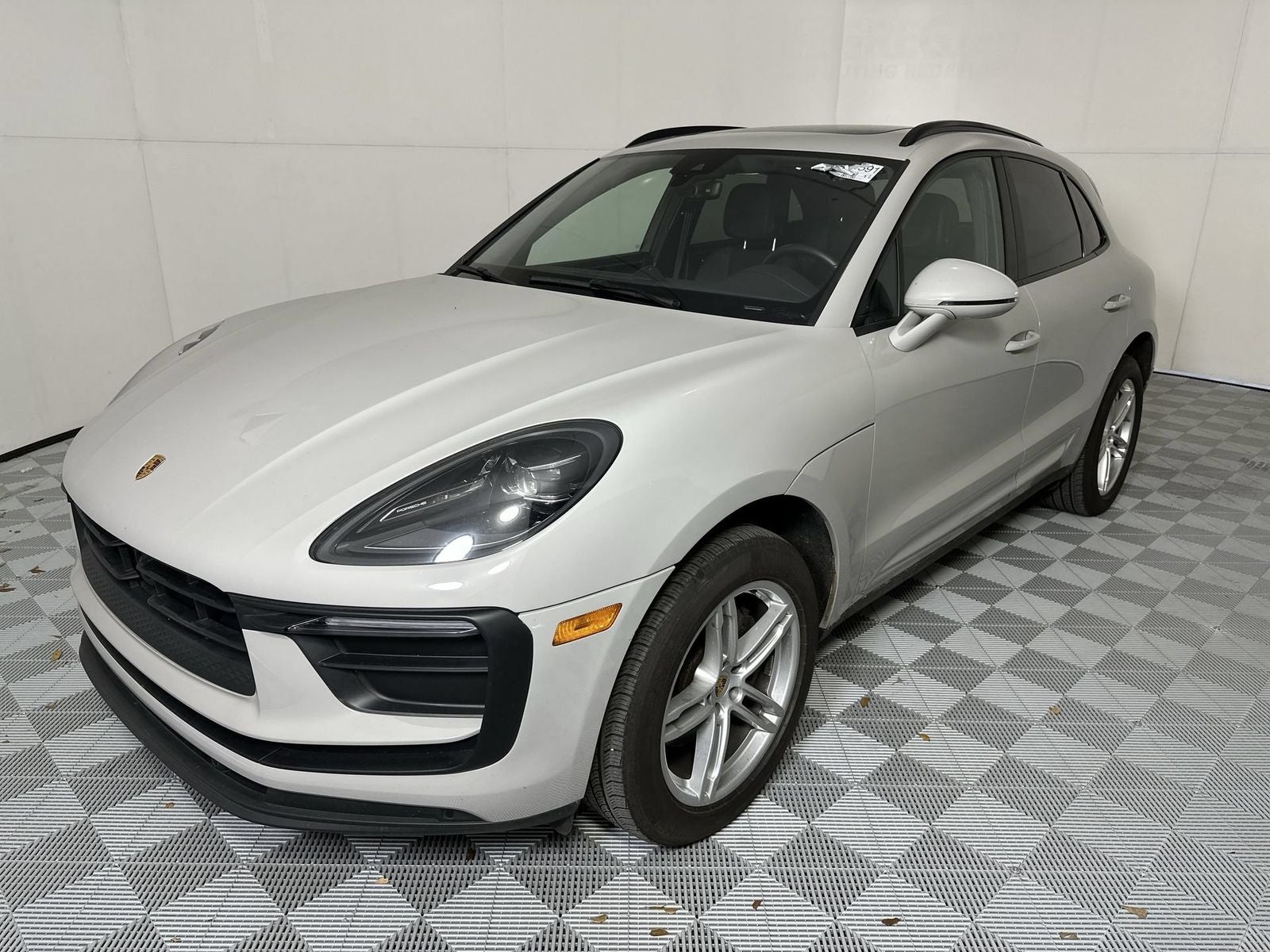 2023 Porsche Macan Base