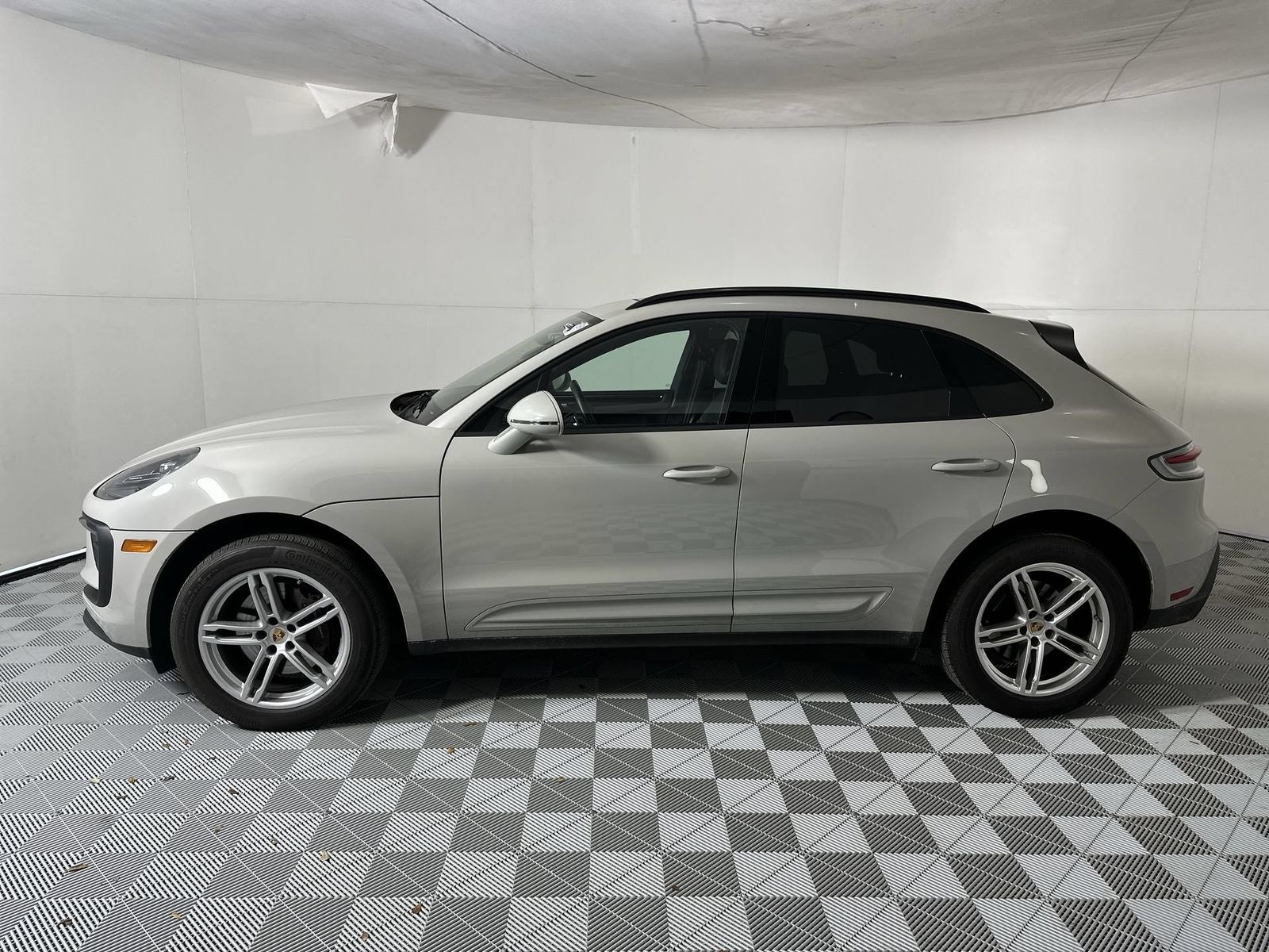 2023 Porsche Macan Base