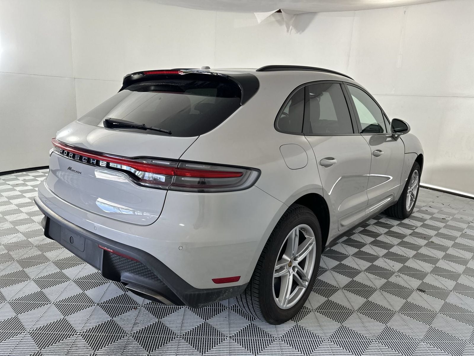 2023 Porsche Macan Base
