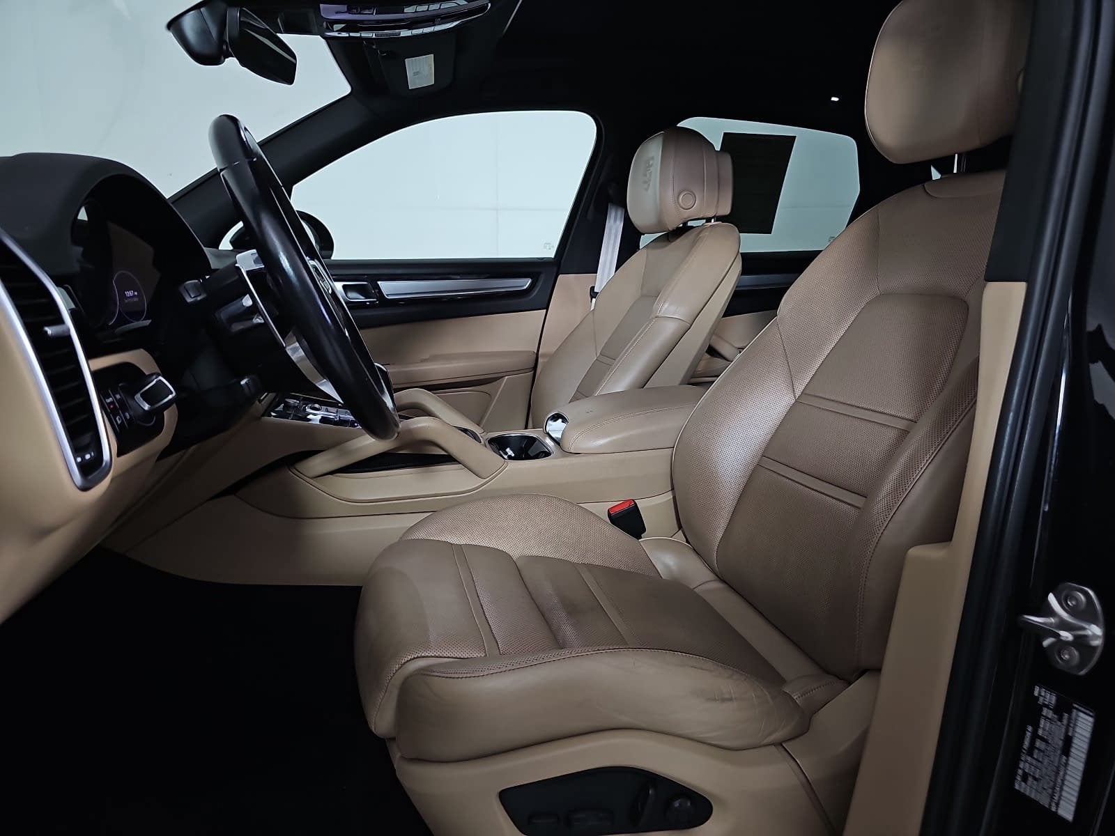 2023 Porsche Cayenne Platinum Edition