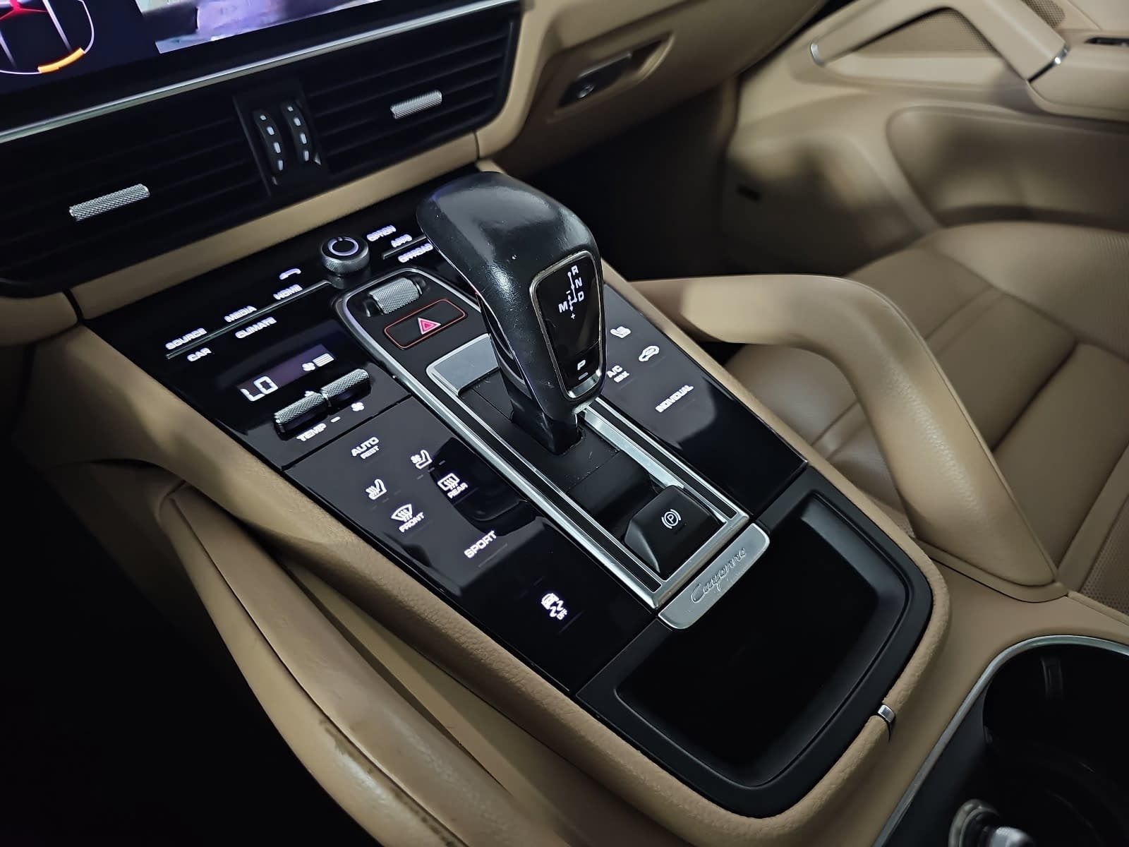2023 Porsche Cayenne Platinum Edition