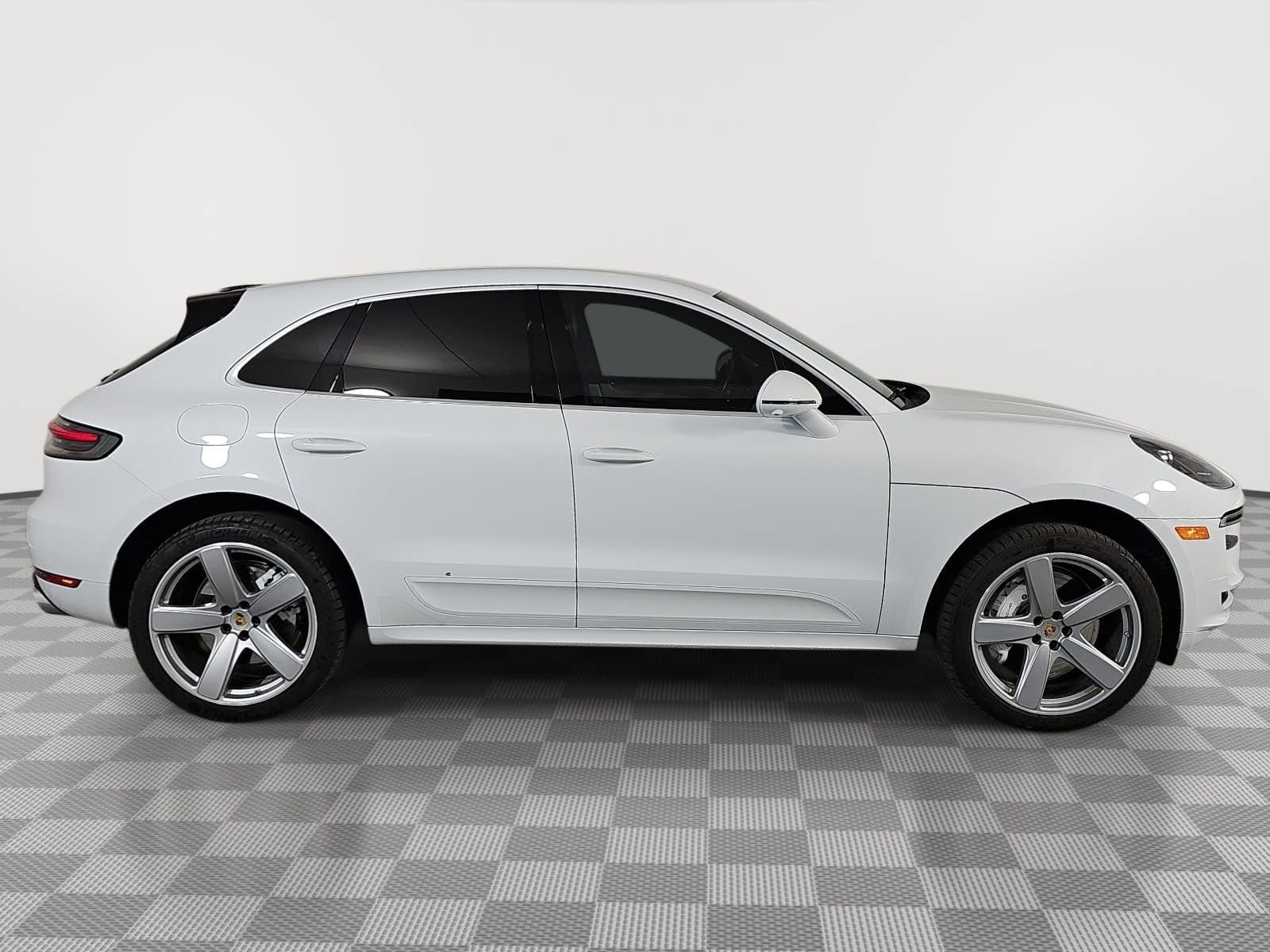 2021 Porsche Macan Turbo