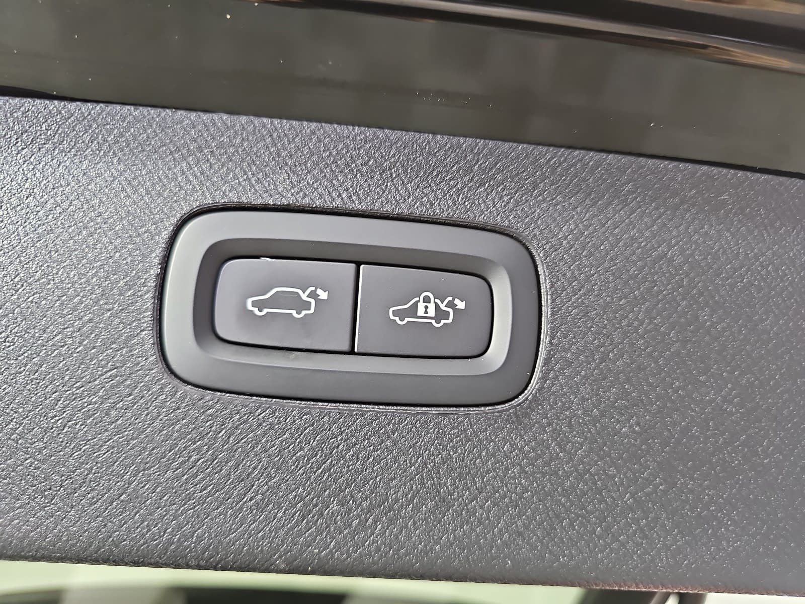 2024 Volvo XC90 B6 Plus Bright Theme 6-Seater