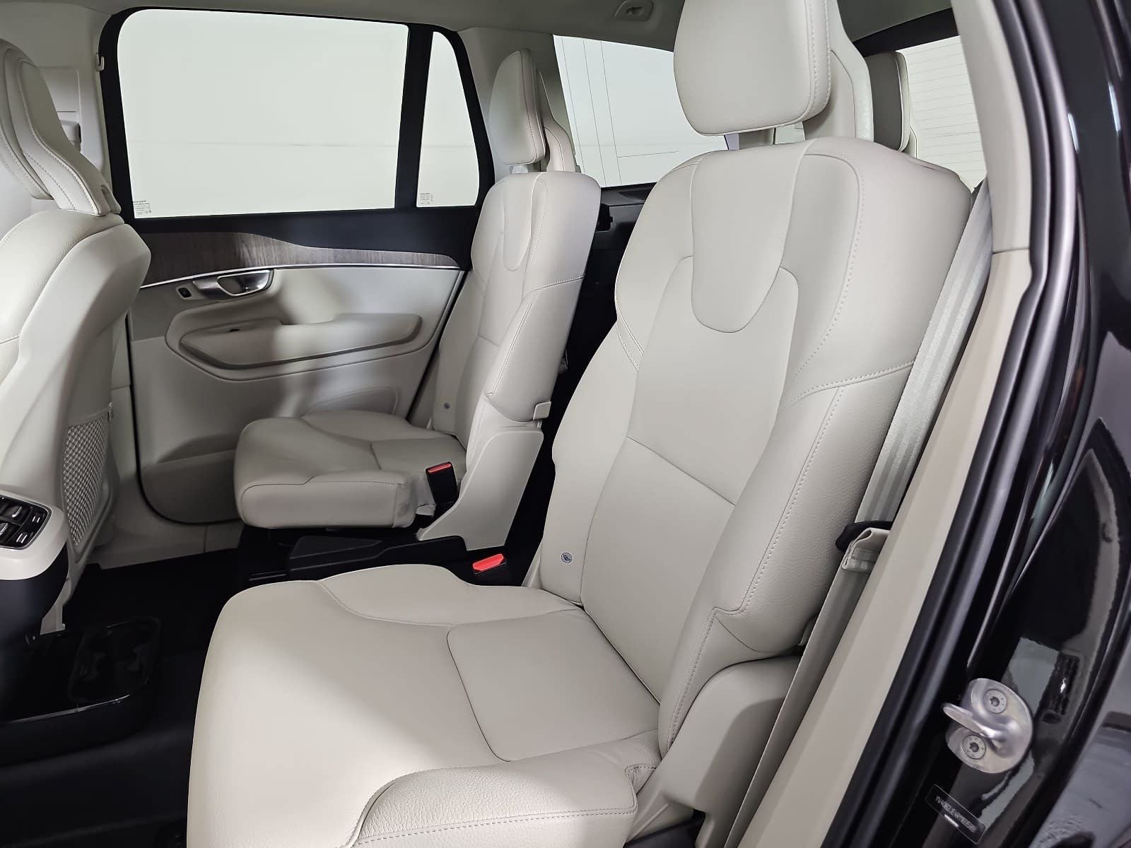 2024 Volvo XC90 B6 Plus Bright Theme 6-Seater