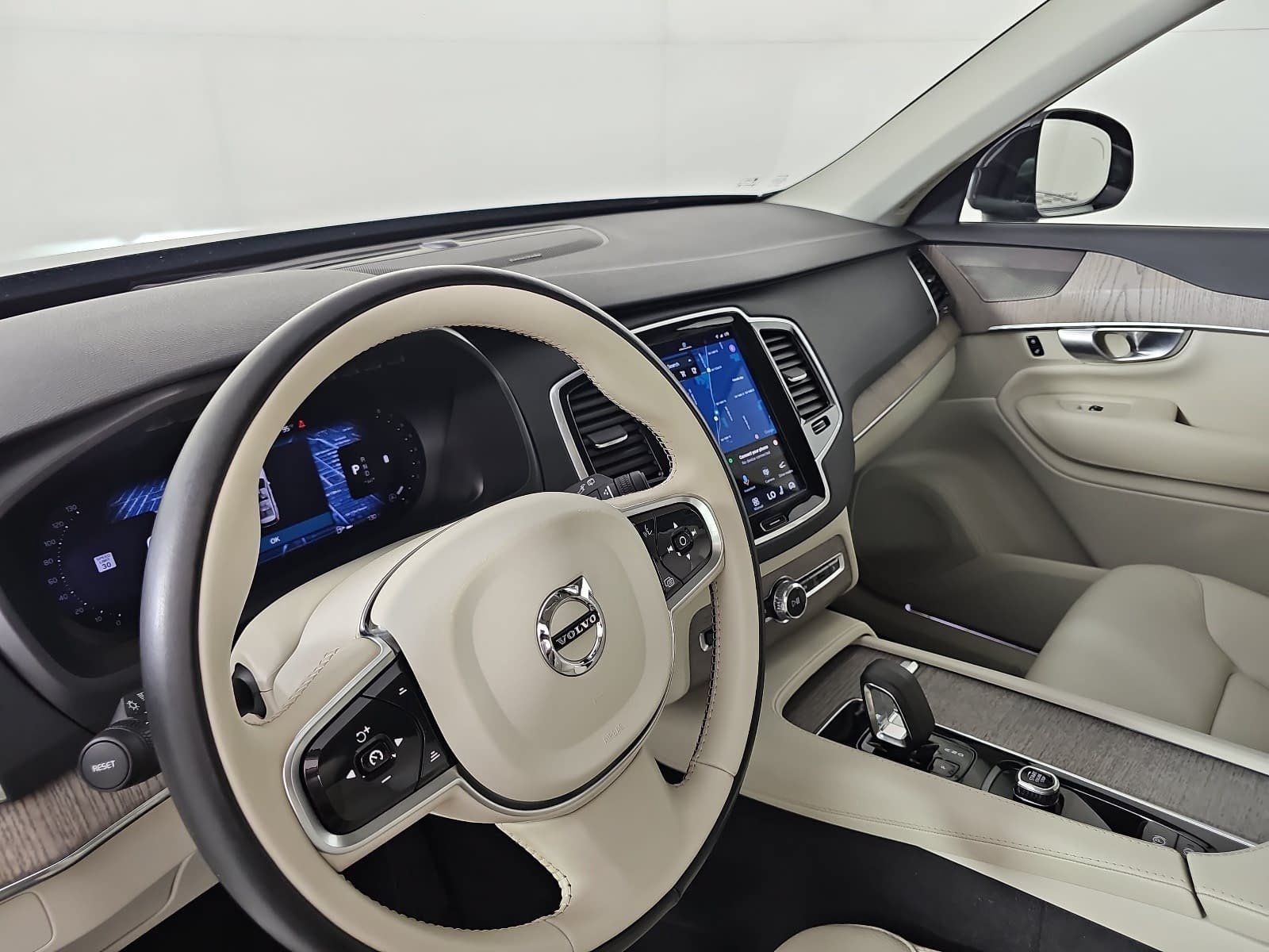 2024 Volvo XC90 B6 Plus Bright Theme 6-Seater