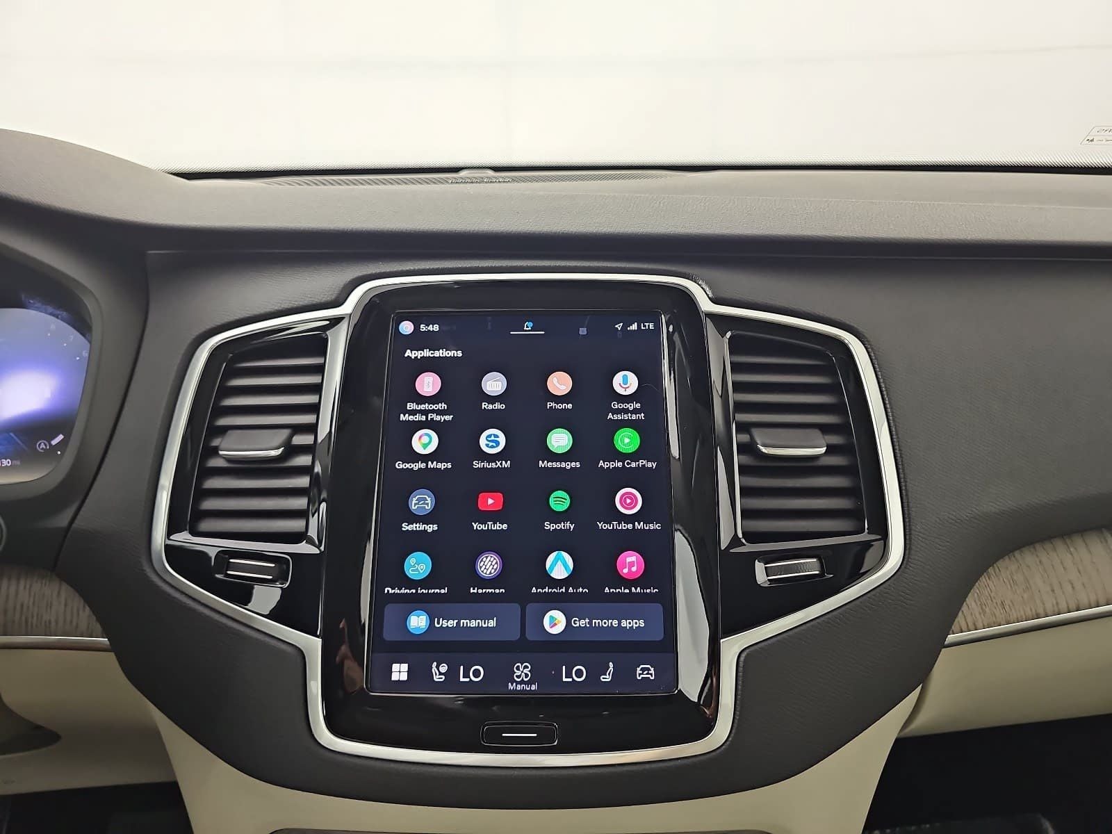 2024 Volvo XC90 B6 Plus Bright Theme 6-Seater