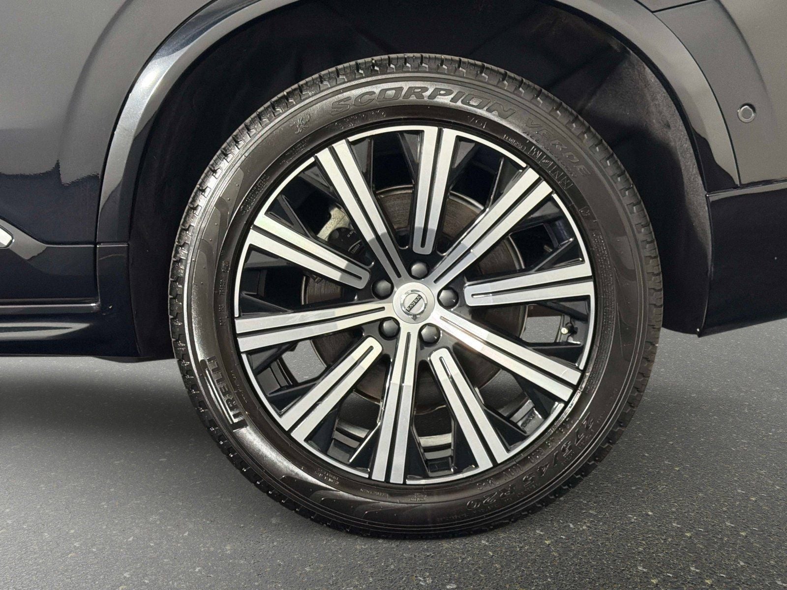 2025 Volvo XC90 B6 Plus 7-Seater