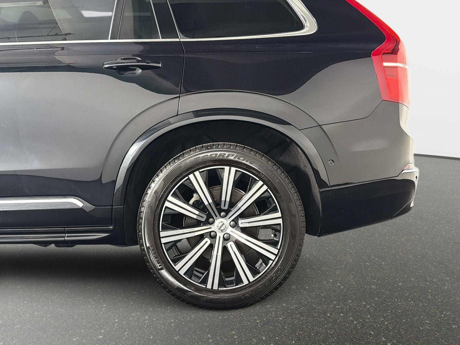 2025 Volvo XC90 B6 Plus 7-Seater
