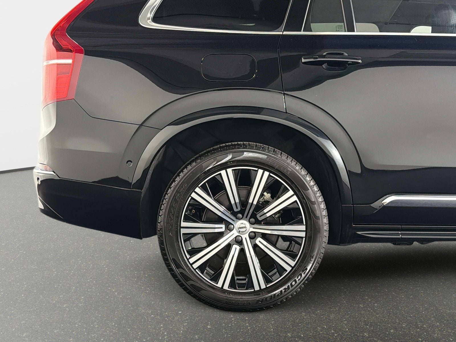 2025 Volvo XC90 B6 Plus 7-Seater