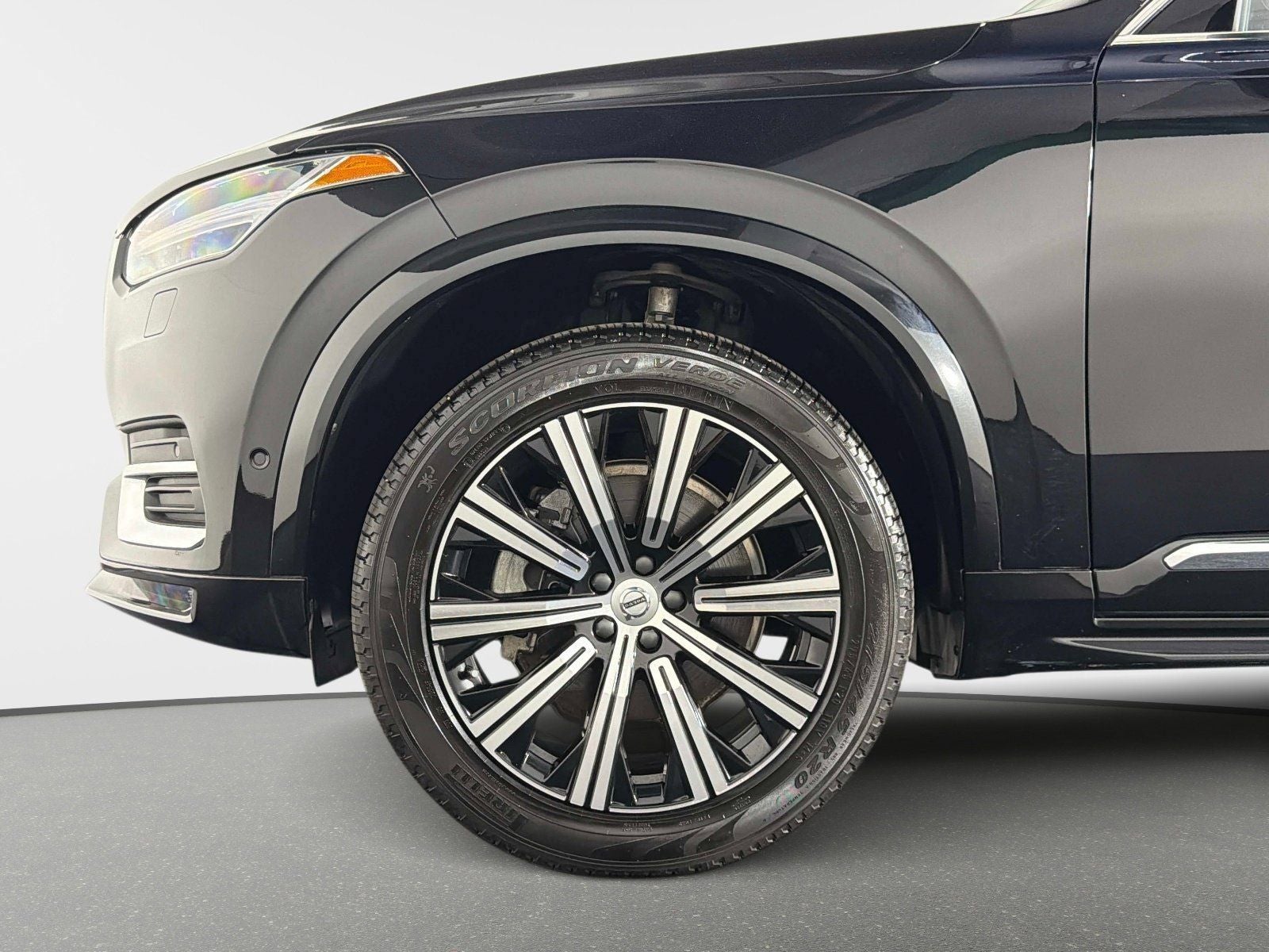 2025 Volvo XC90 B6 Plus 7-Seater