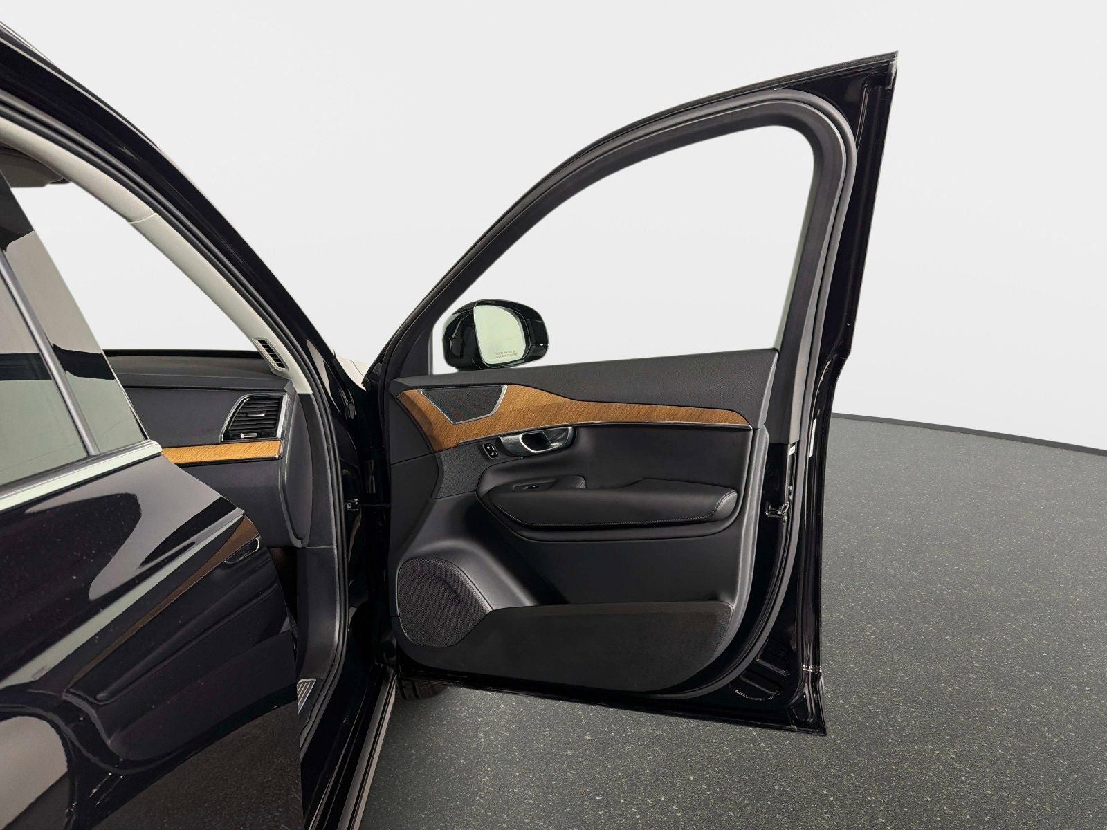 2025 Volvo XC90 B6 Plus 7-Seater