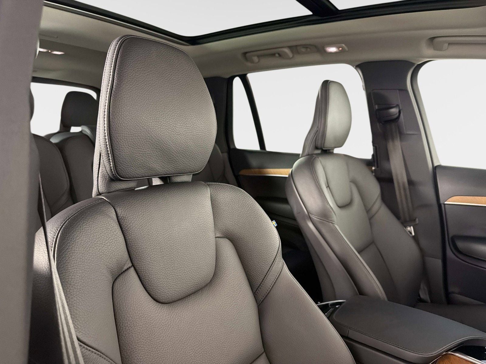2025 Volvo XC90 B6 Plus 7-Seater