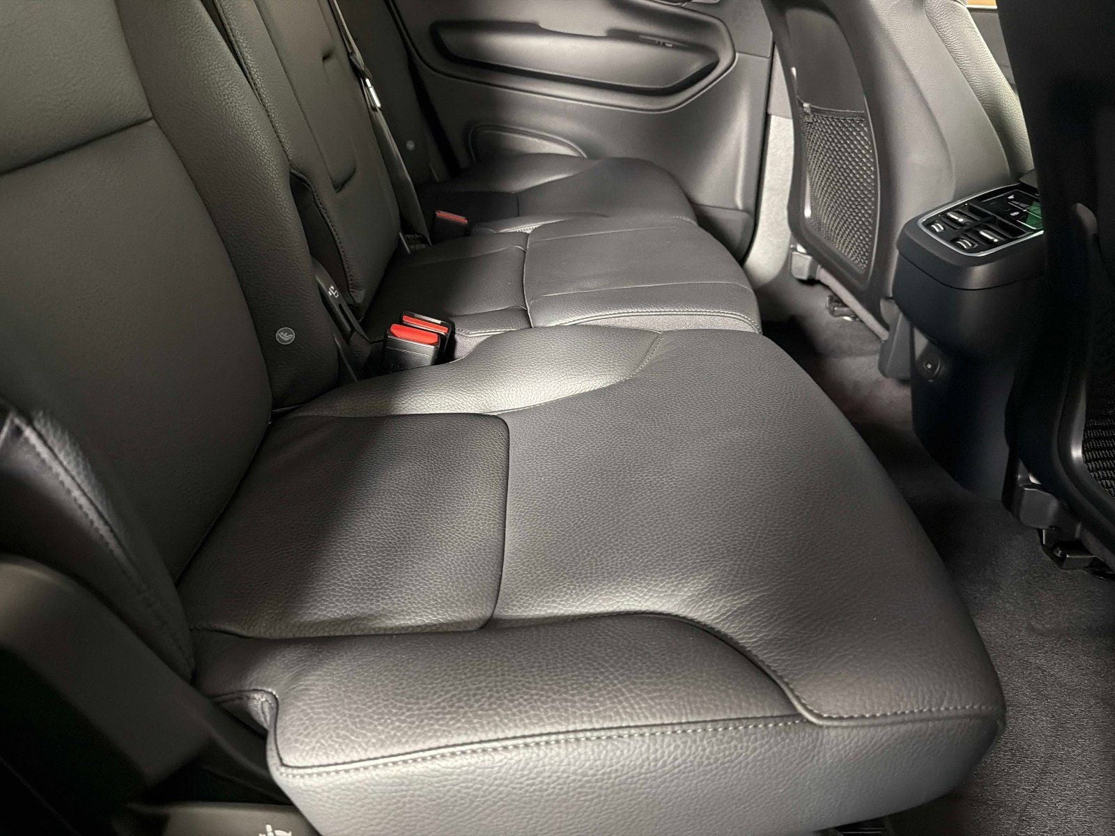 2025 Volvo XC90 B6 Plus 7-Seater