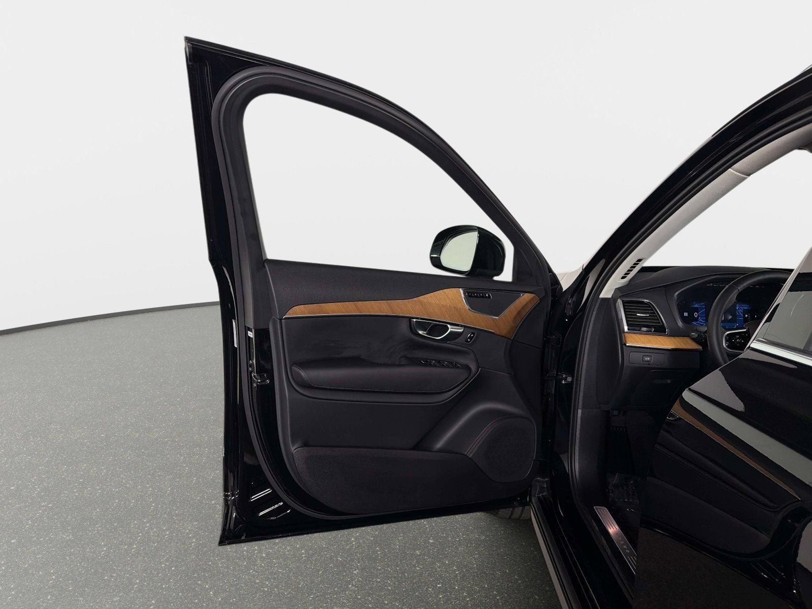 2025 Volvo XC90 B6 Plus 7-Seater
