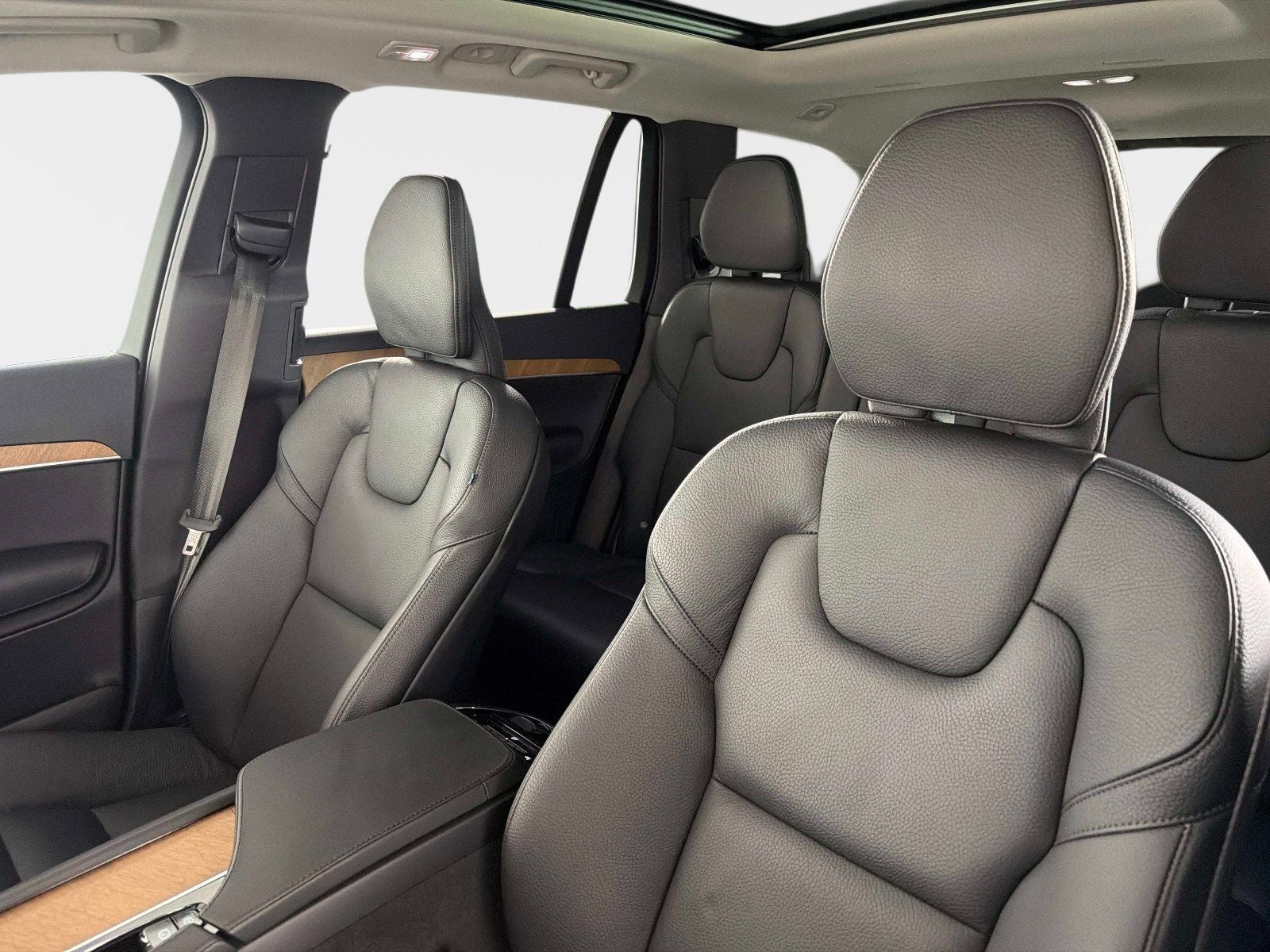 2025 Volvo XC90 B6 Plus 7-Seater