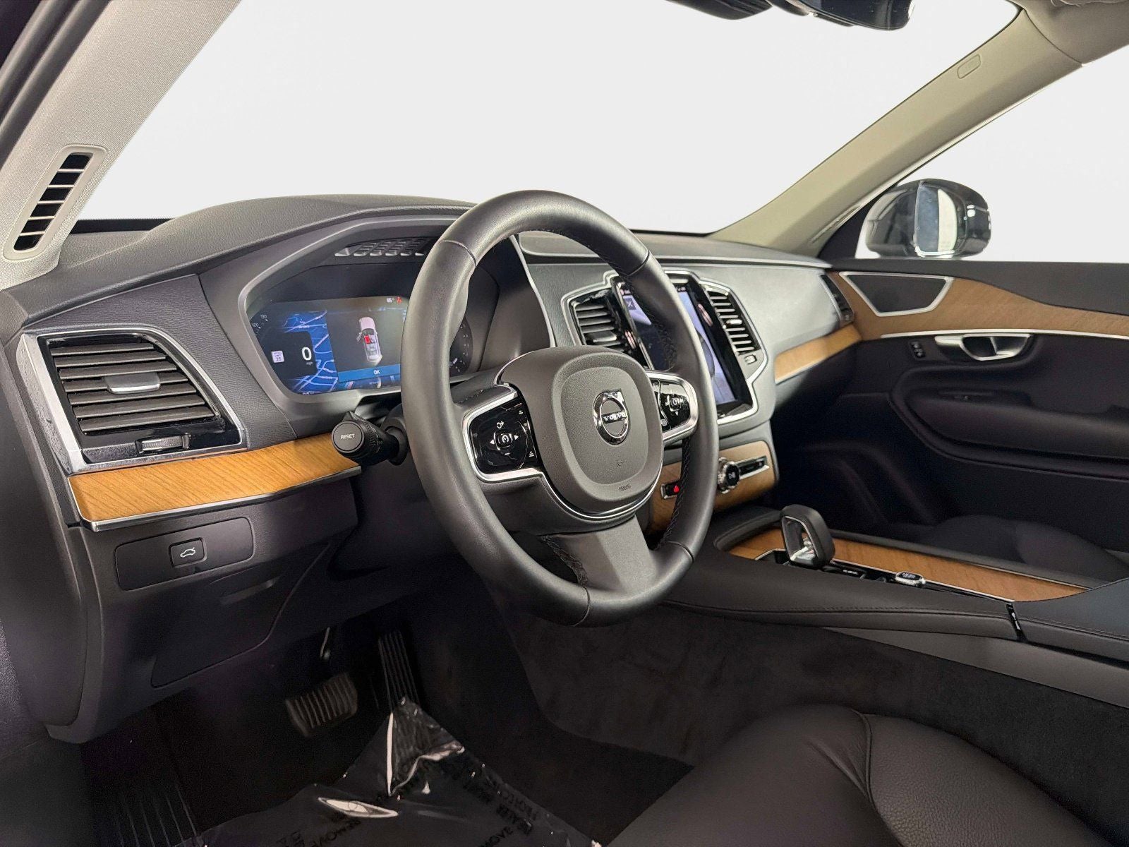 2025 Volvo XC90 B6 Plus 7-Seater