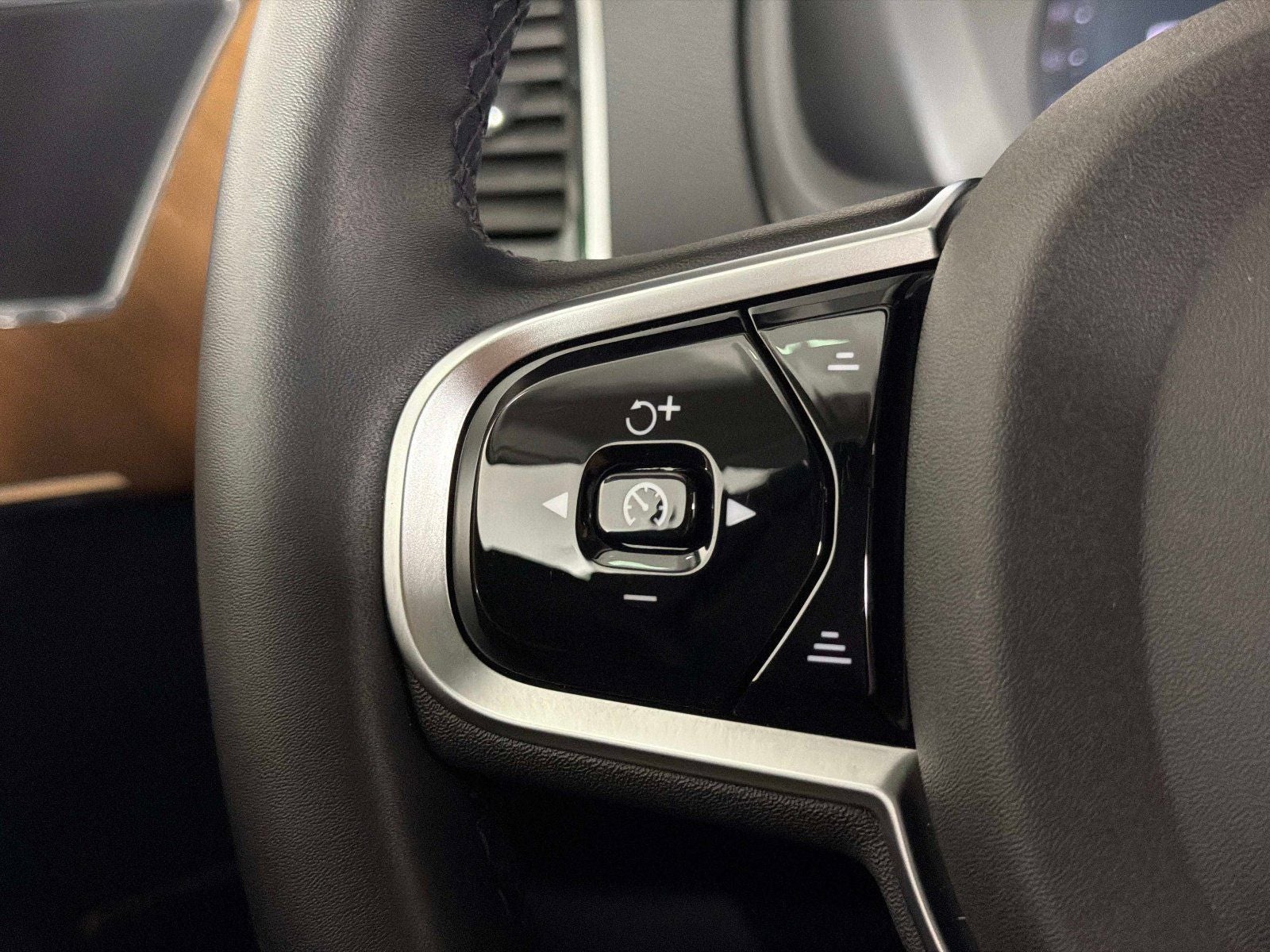 2025 Volvo XC90 B6 Plus 7-Seater