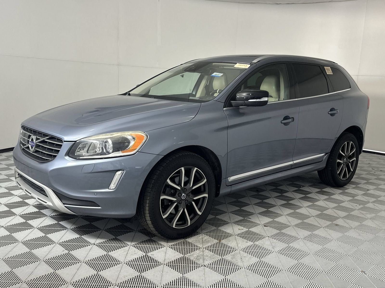 2017 Volvo XC60 T6 Dynamic