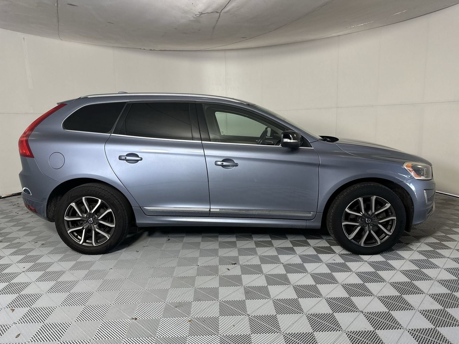 2017 Volvo XC60 T6 Dynamic