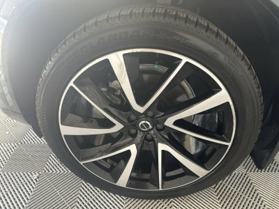 2021 Volvo XC90 T6 Momentum