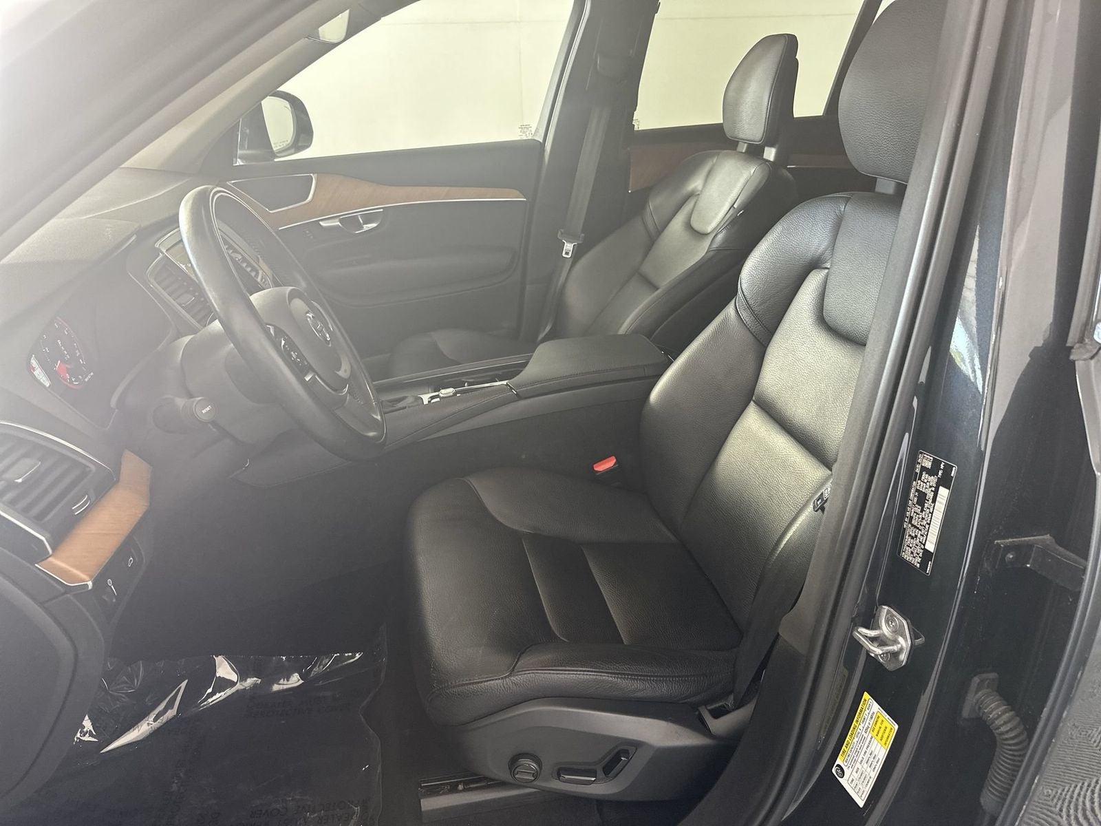 2021 Volvo XC90 T6 Momentum