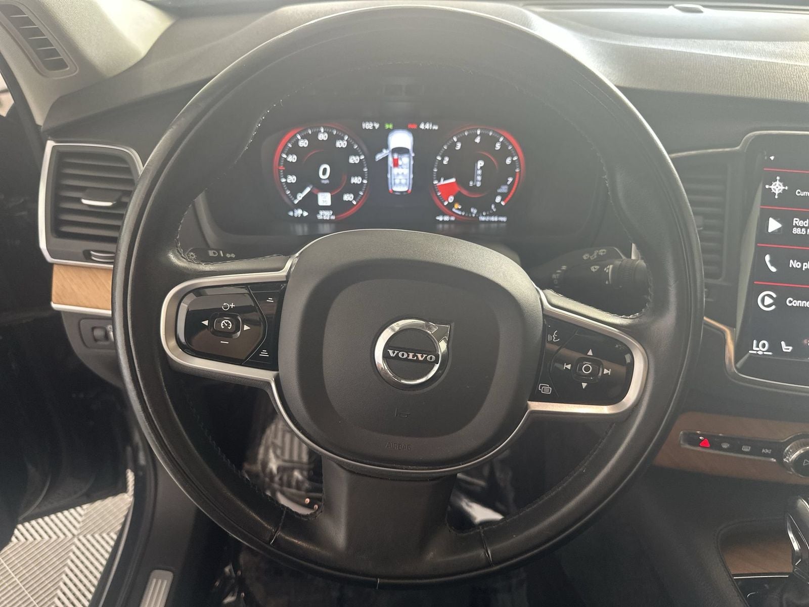 2021 Volvo XC90 T6 Momentum