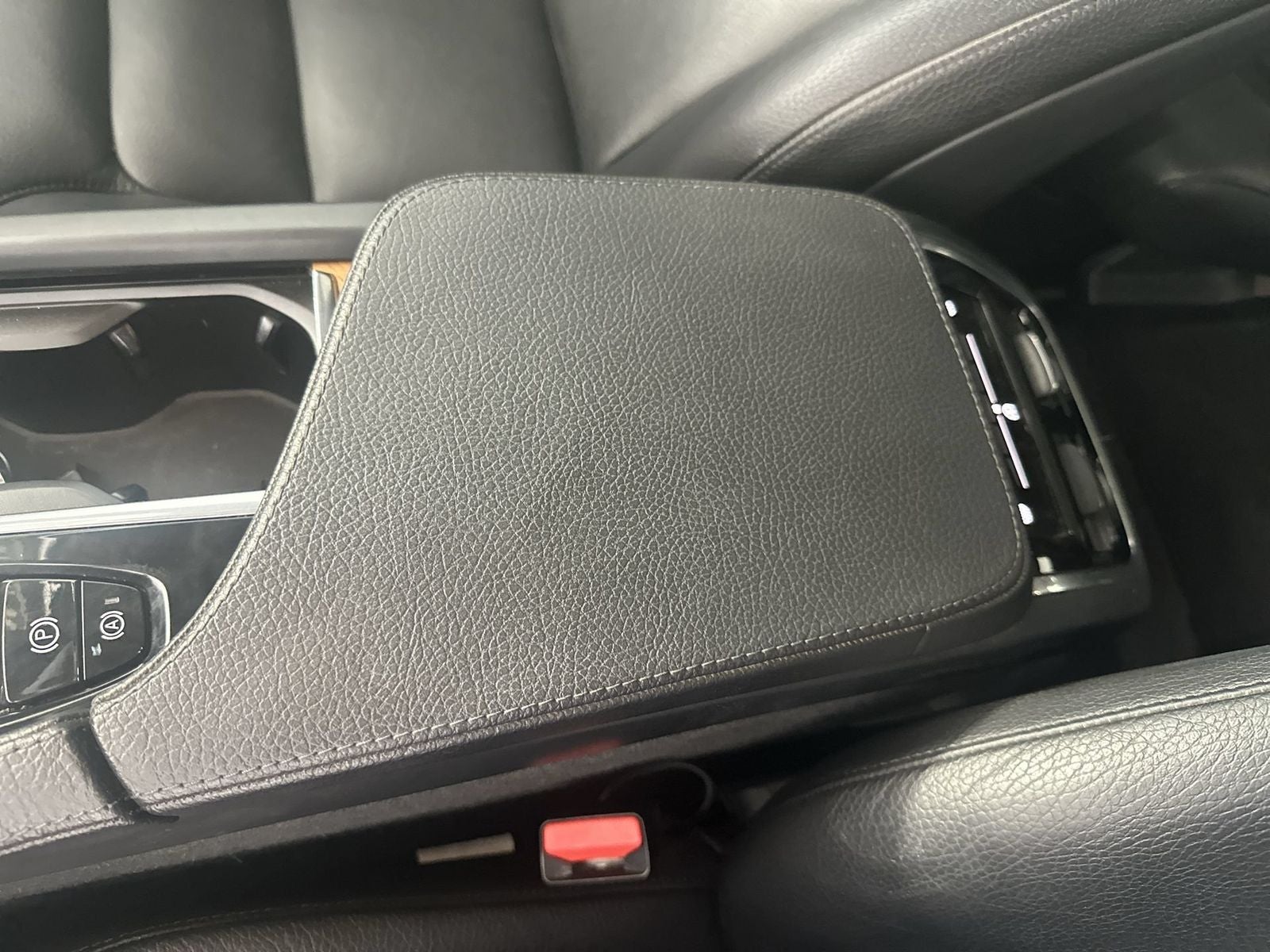 2021 Volvo XC90 T6 Momentum