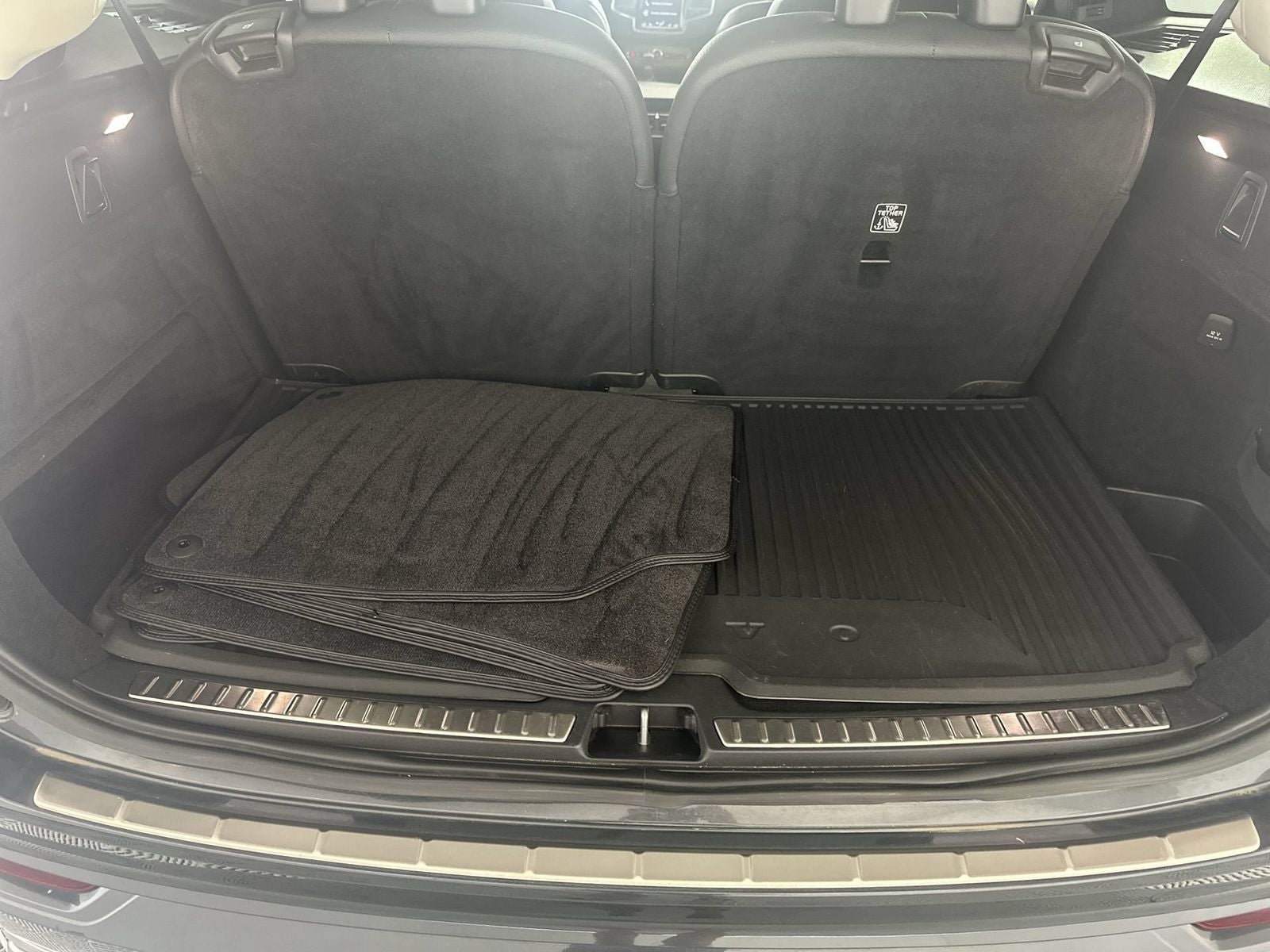 2021 Volvo XC90 T6 Momentum
