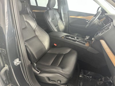 2021 Volvo XC90 T6 Momentum