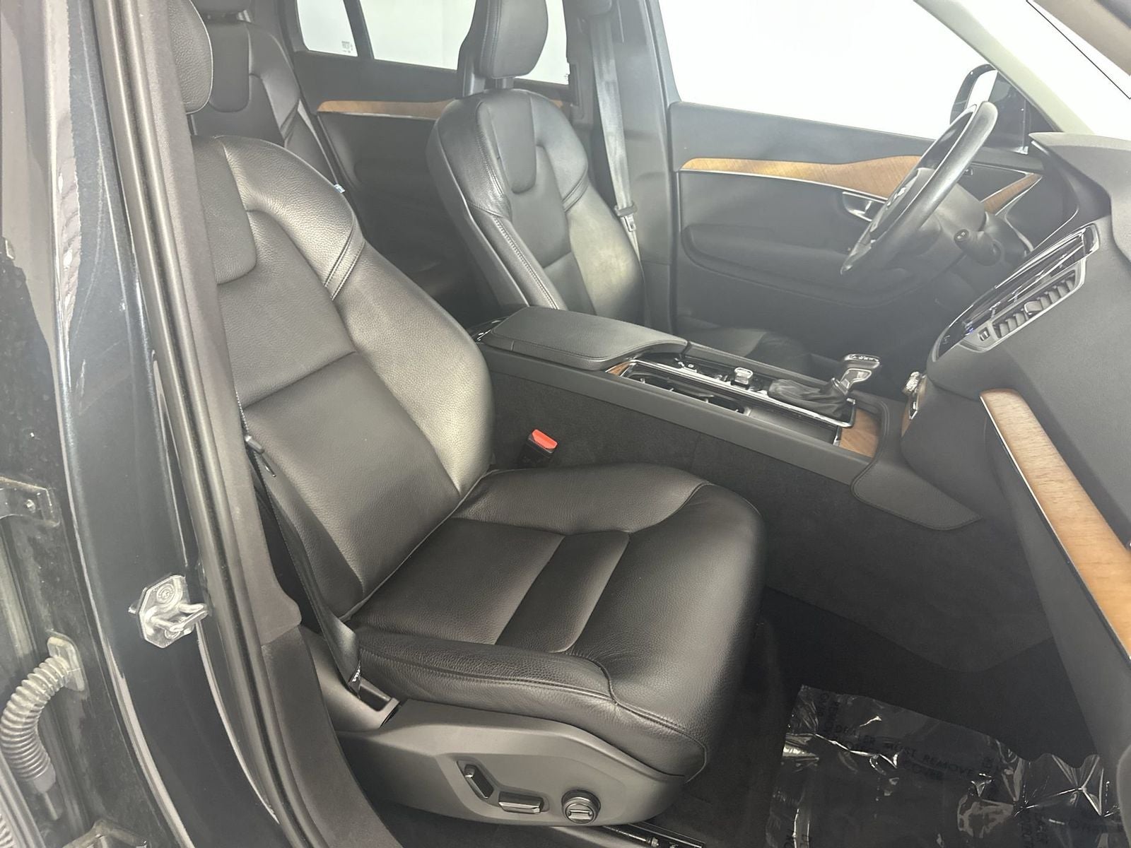 2021 Volvo XC90 T6 Momentum