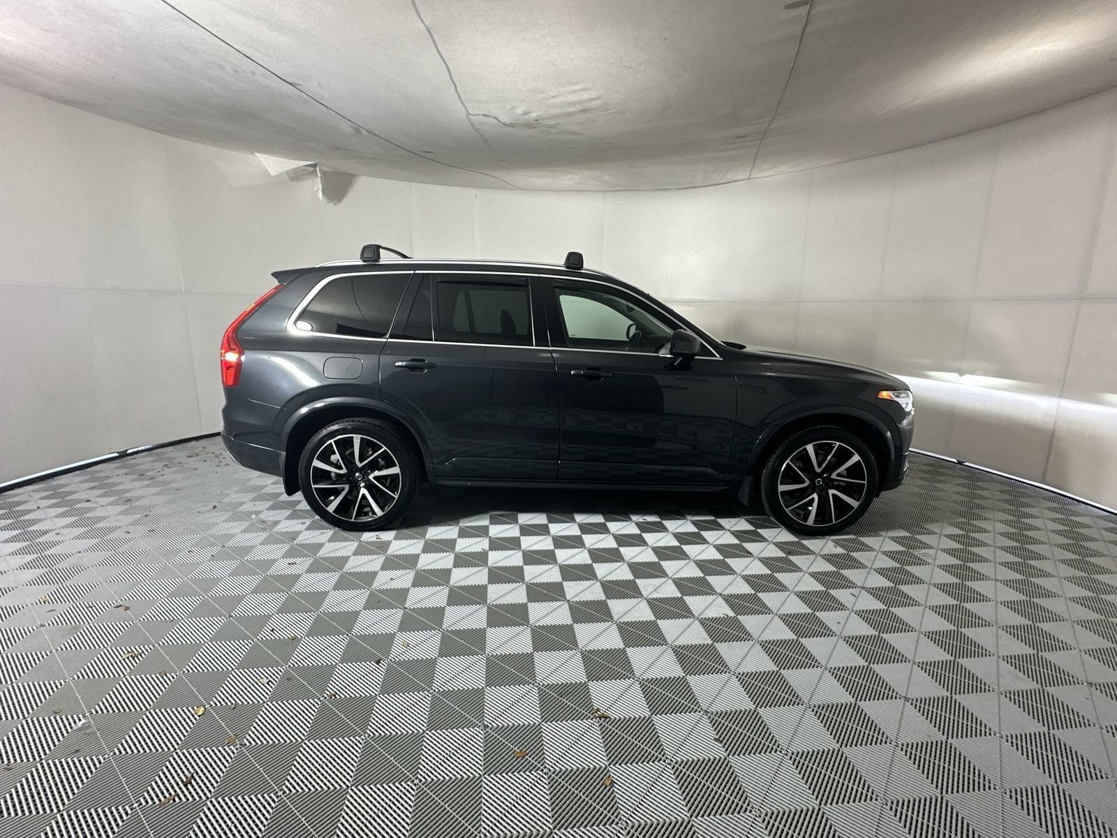 2021 Volvo XC90 T6 Momentum