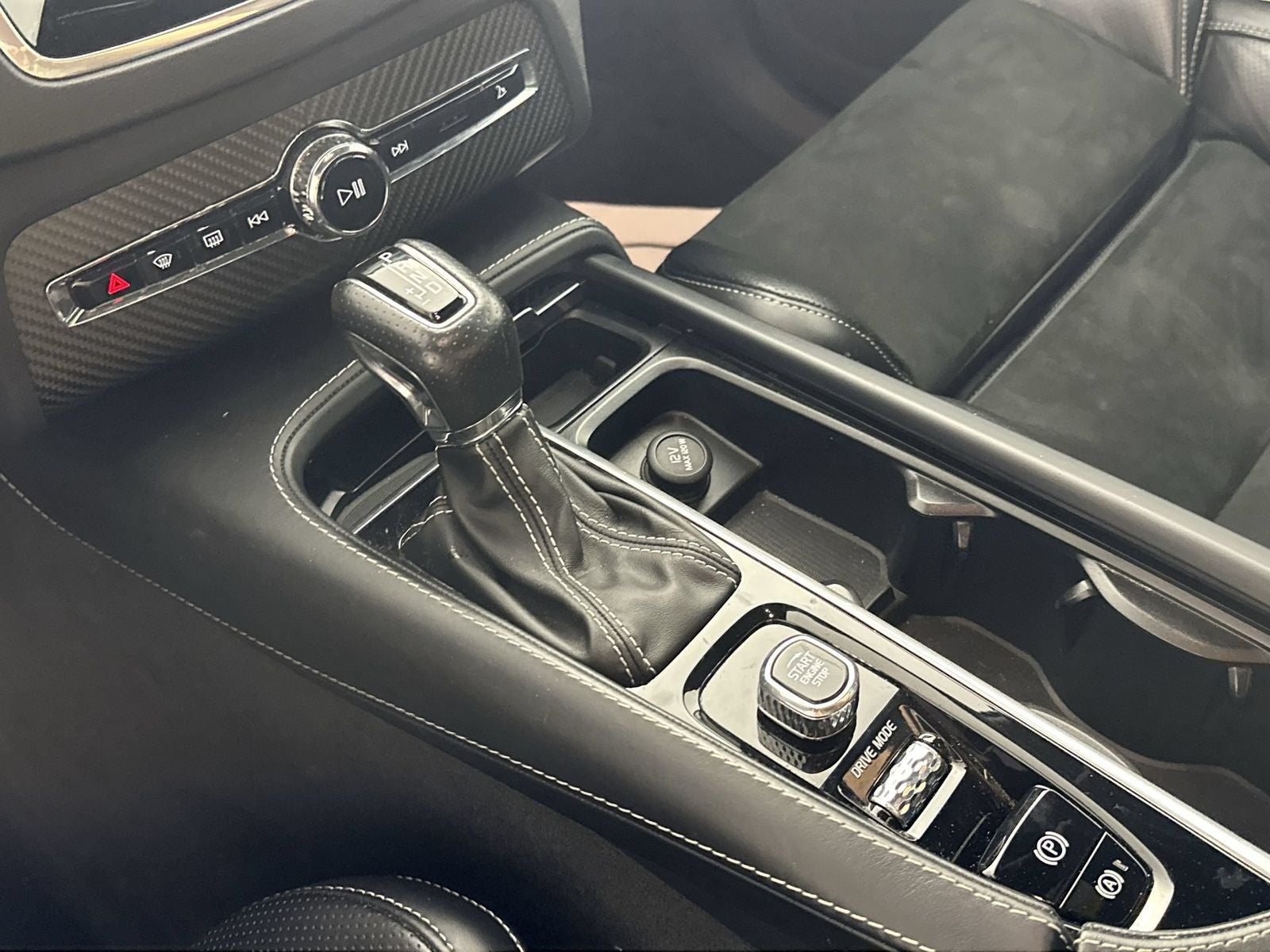 2019 Volvo XC90 T6 R-Design