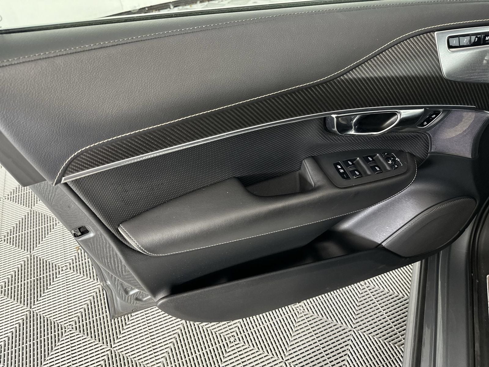 2019 Volvo XC90 T6 R-Design