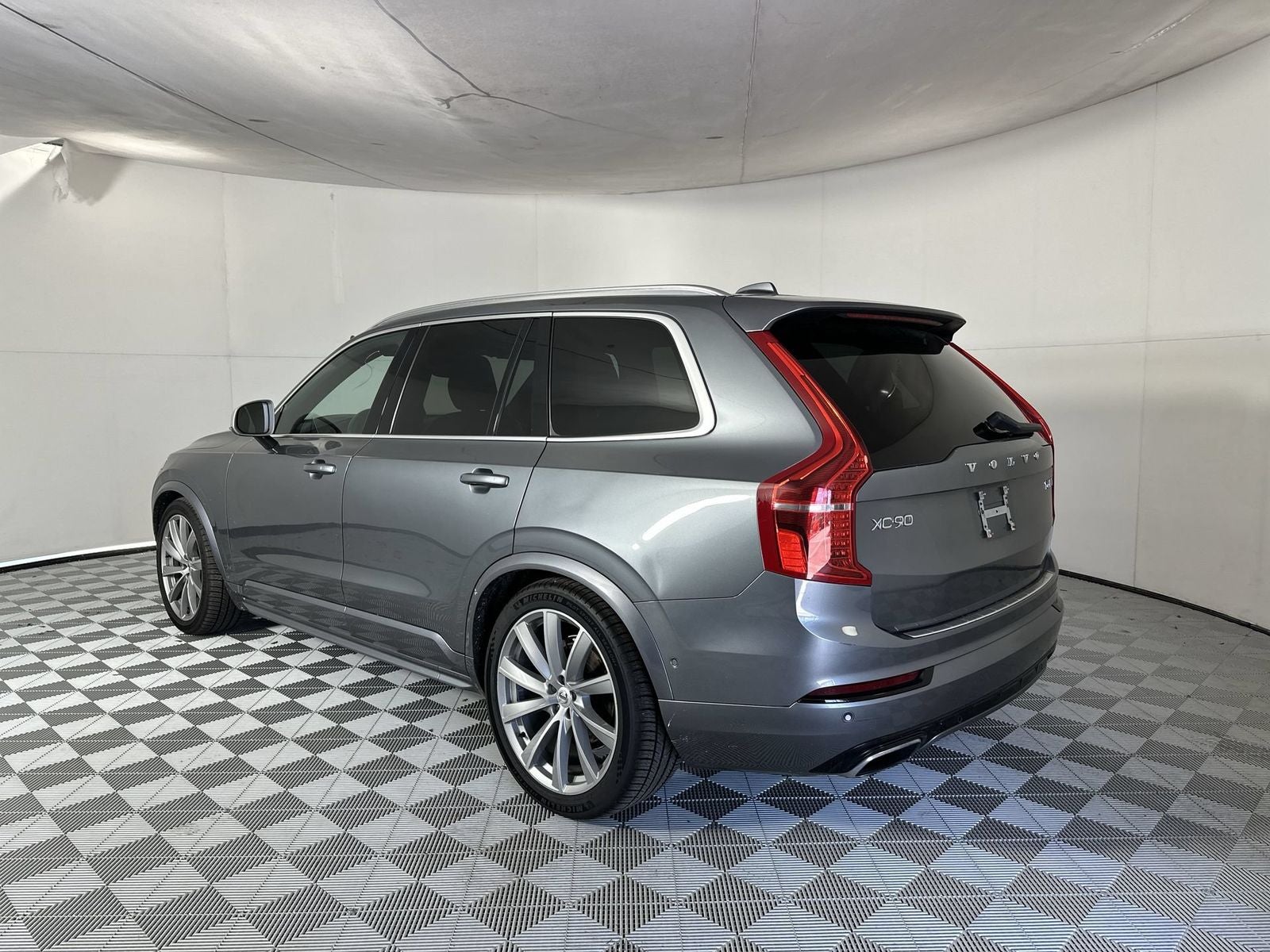 2019 Volvo XC90 T6 R-Design