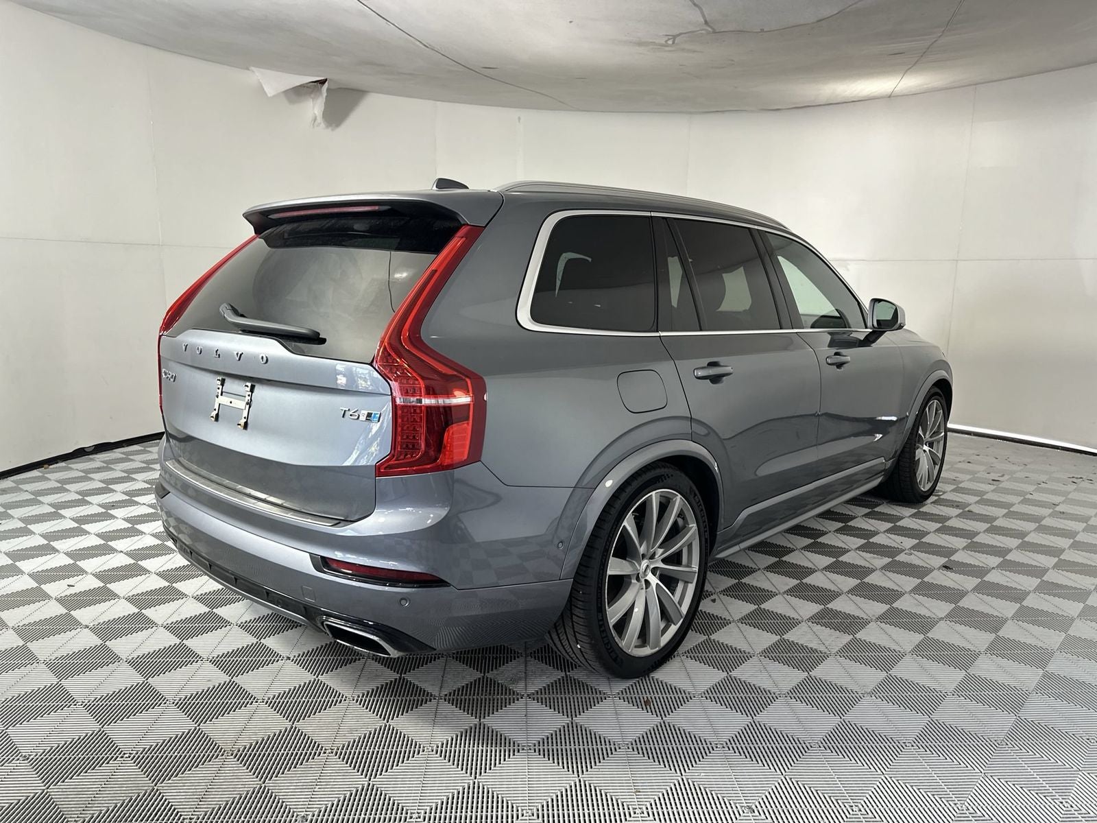 2019 Volvo XC90 T6 R-Design