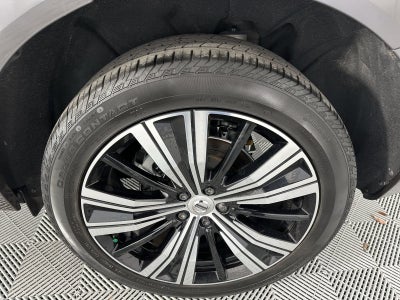 2023 Volvo XC60 B5 Ultimate Bright Theme