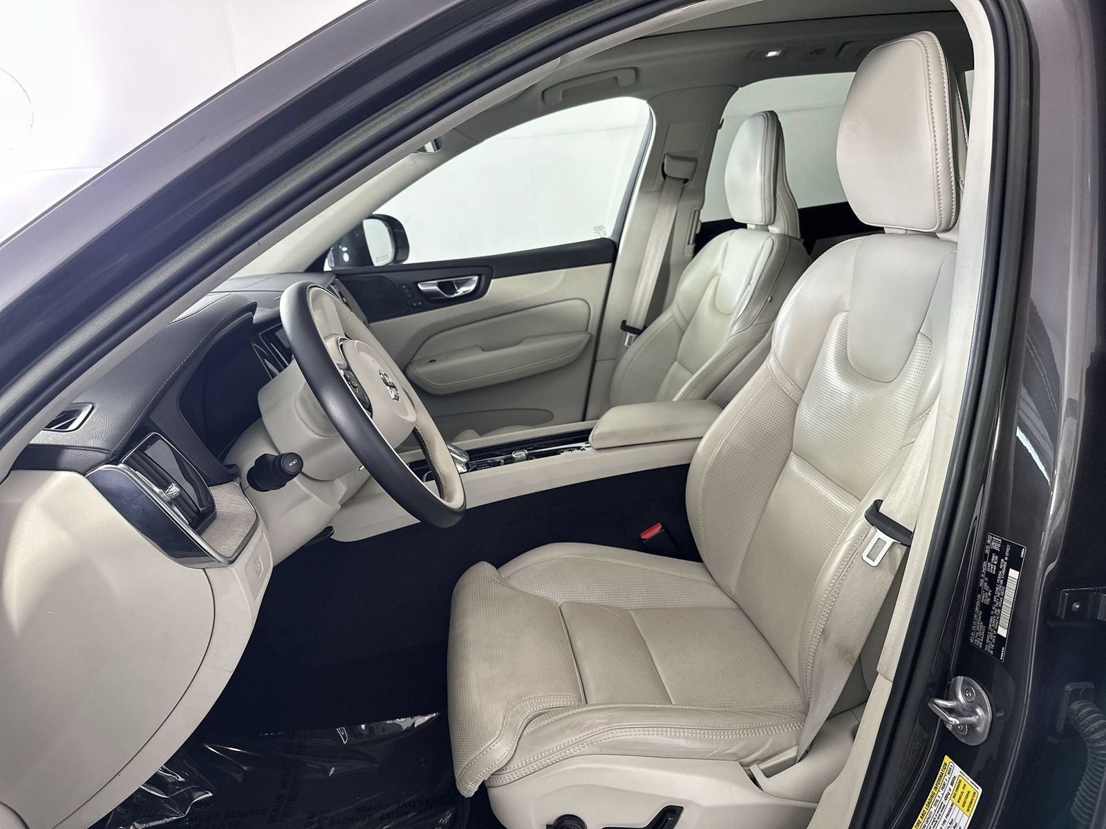 2023 Volvo XC60 B5 Ultimate Bright Theme