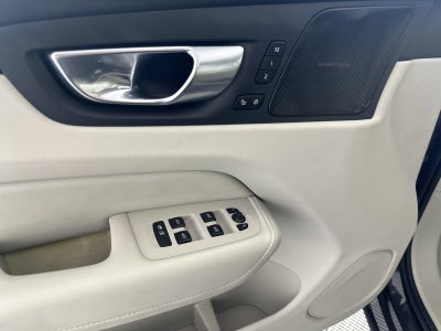 2023 Volvo XC60 B5 Ultimate Bright Theme