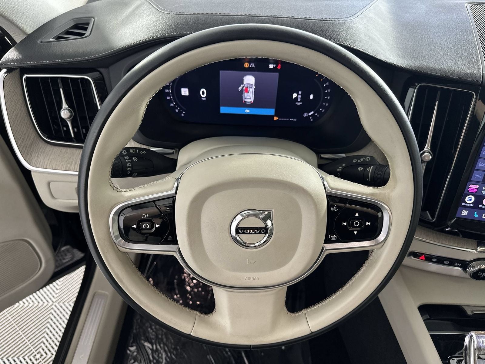 2023 Volvo XC60 B5 Ultimate Bright Theme