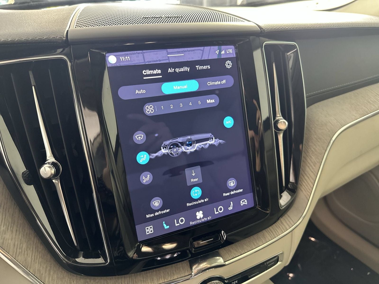2023 Volvo XC60 B5 Ultimate Bright Theme