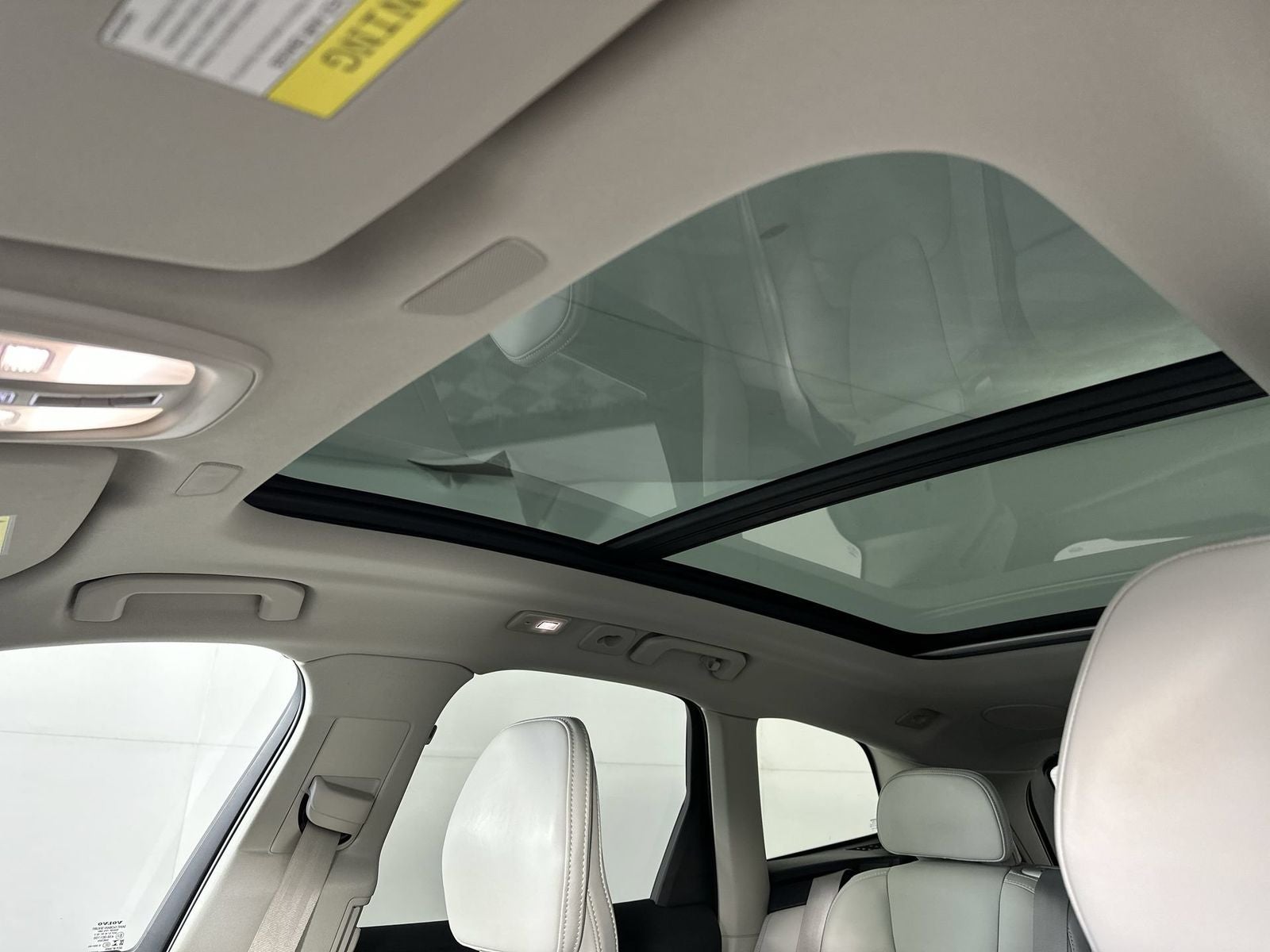 2023 Volvo XC60 B5 Ultimate Bright Theme
