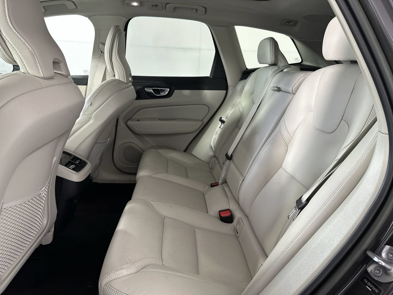2023 Volvo XC60 B5 Ultimate Bright Theme
