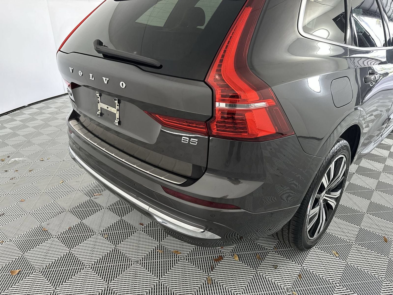 2023 Volvo XC60 B5 Ultimate Bright Theme