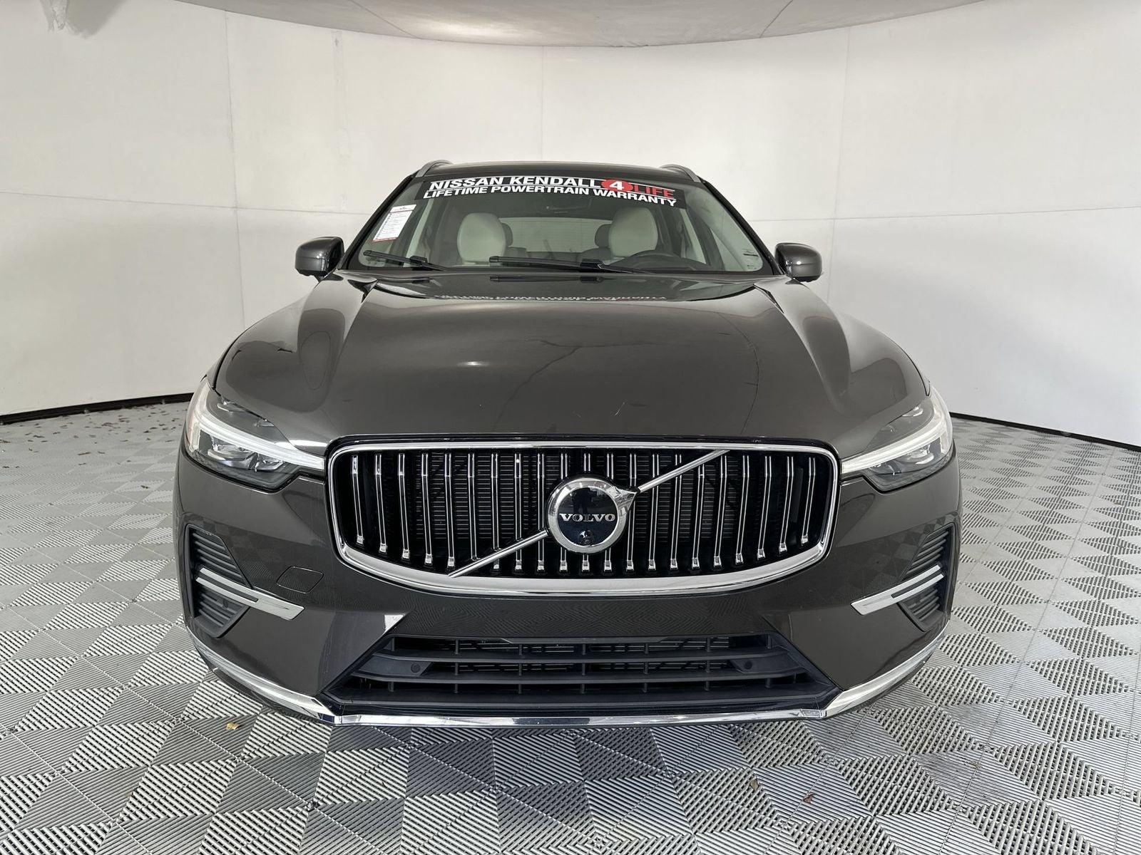 2023 Volvo XC60 B5 Ultimate Bright Theme