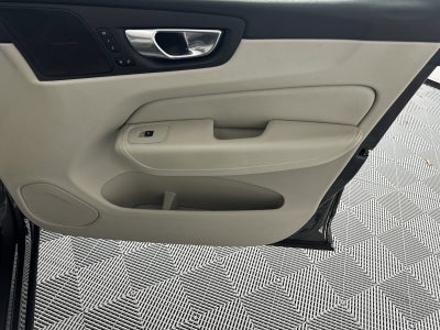2023 Volvo XC60 B5 Ultimate Bright Theme
